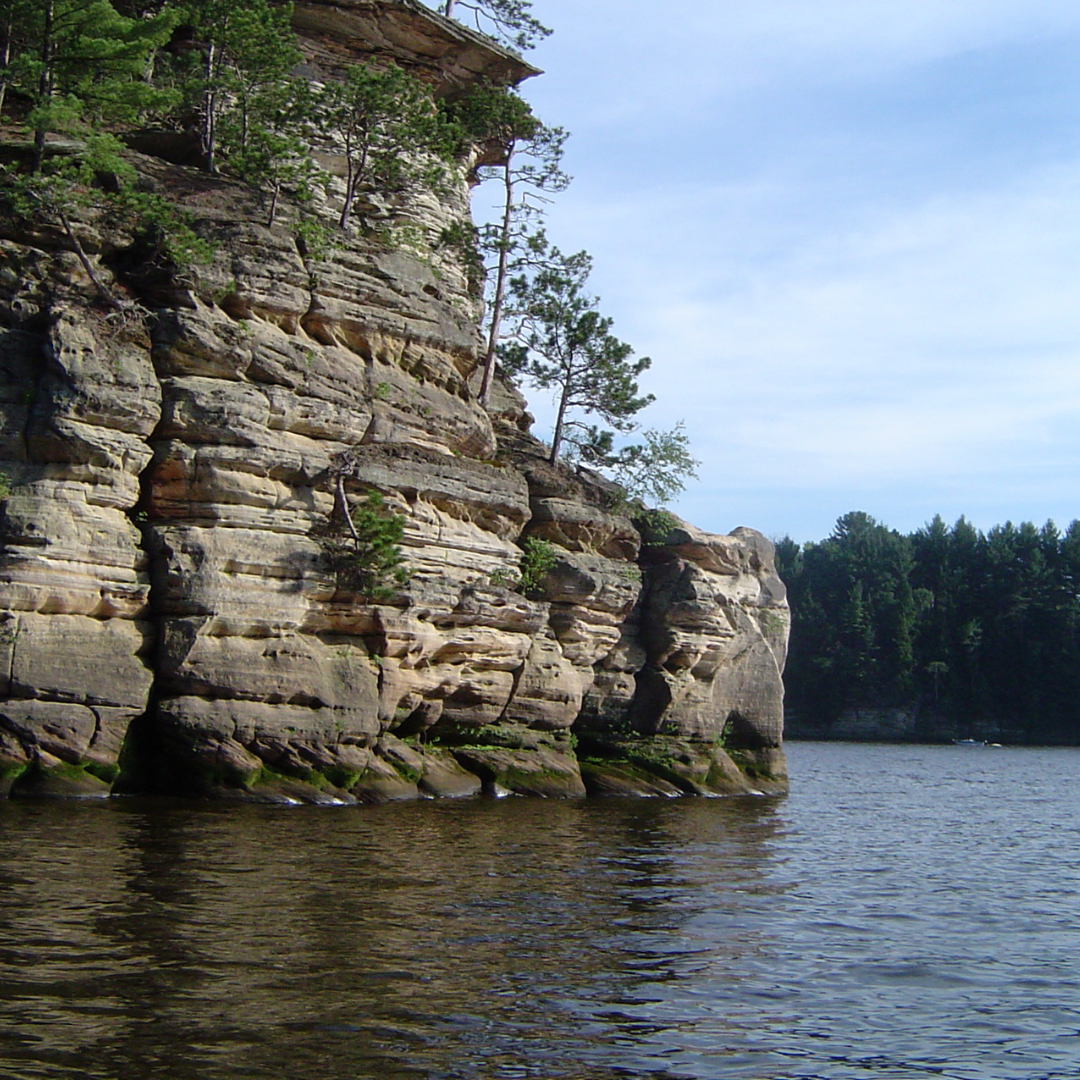 Reach International Outfitters