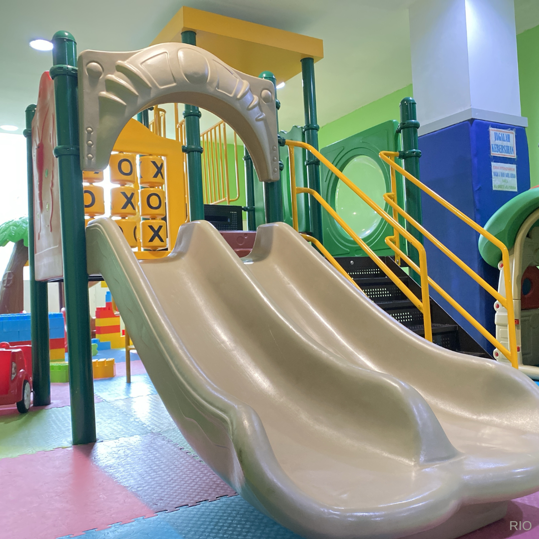 Reach International Outfitters